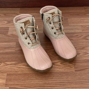 Sperry Saltwater Canvas Rose Oat Duck Boots Size 8 1/2 NIB Waterproof